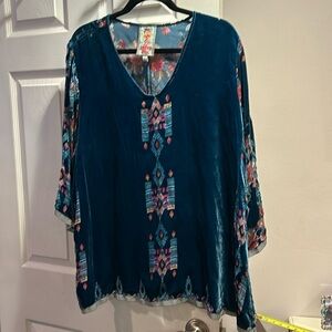 Beautiful blue velvety burn out. Johnny Was. Worn once
Pit to pit 24 inches